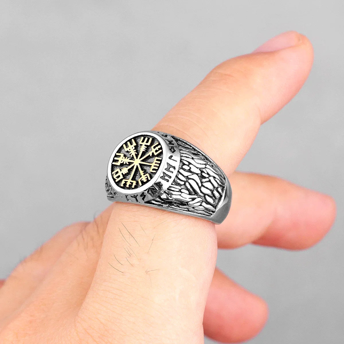 VEGVISIR RUNED RING